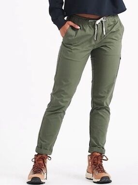 Vuori Women’s Ripstop Outdoors Pants In Sage Green